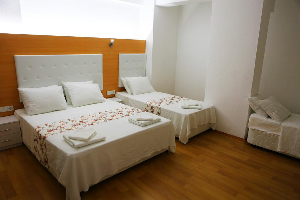 Ugur Hotel *