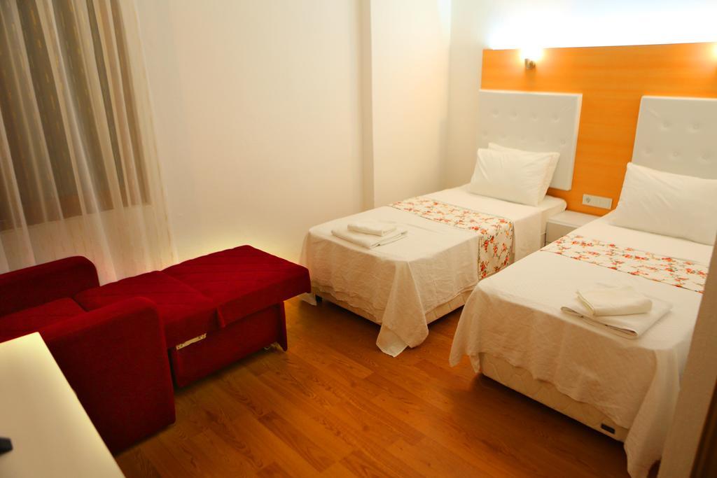 Ugur Hotel *