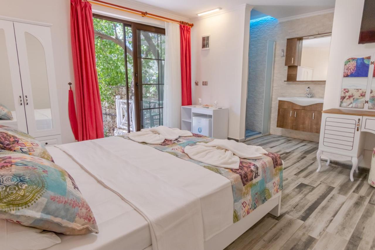 Hotel Club Pink Palace 3*