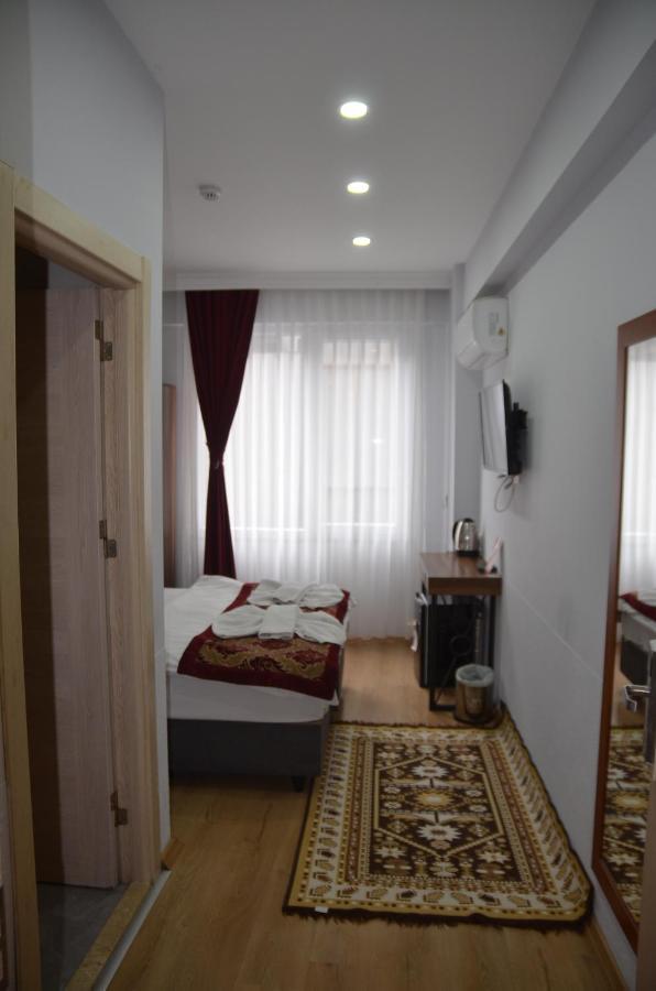Hotel The Reina