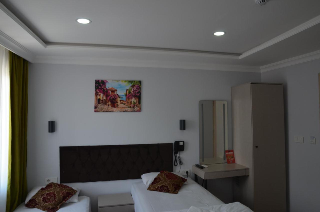 Hotel The Reina 3*