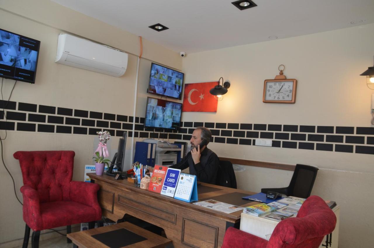 The Reina Hotel 3*