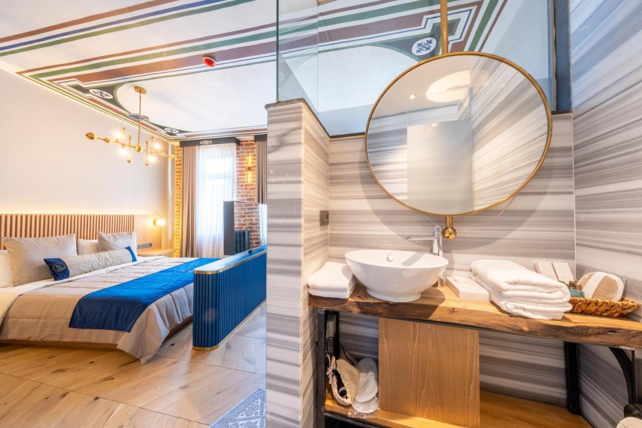 Balo Hotel