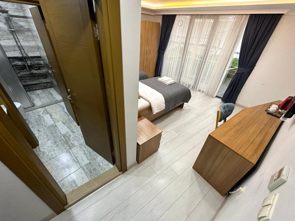 Vera Hotel *