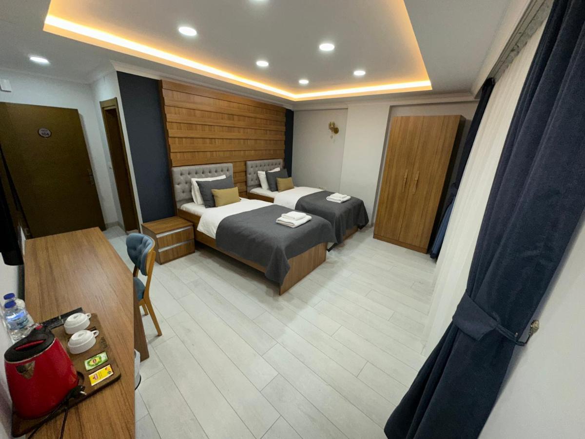 Vera Hotel *