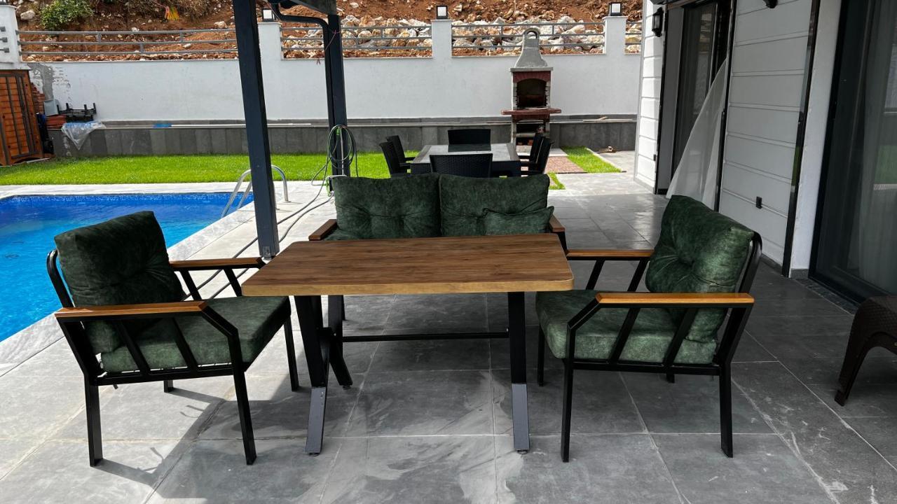 Black Pearl Private Detached With Pool & Seaview *