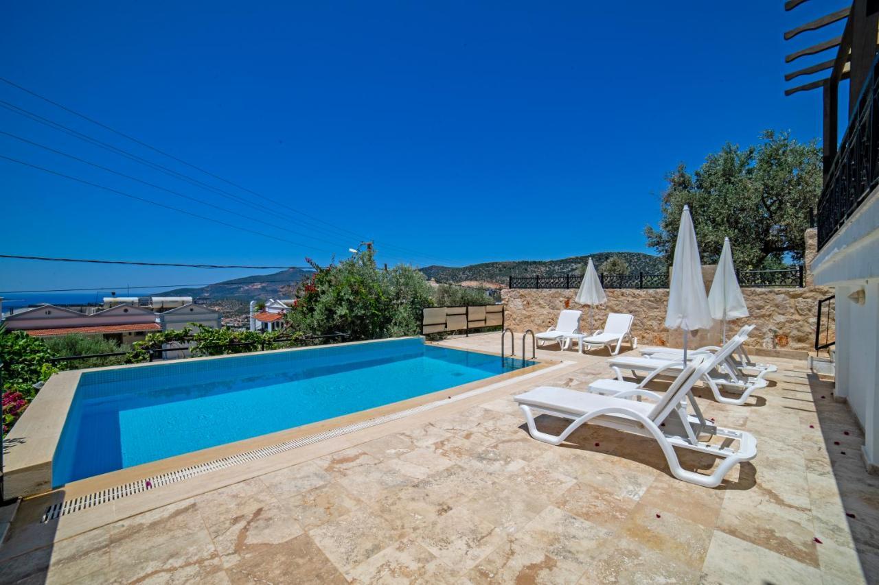 Mira Kalkan -close To Center- Kas