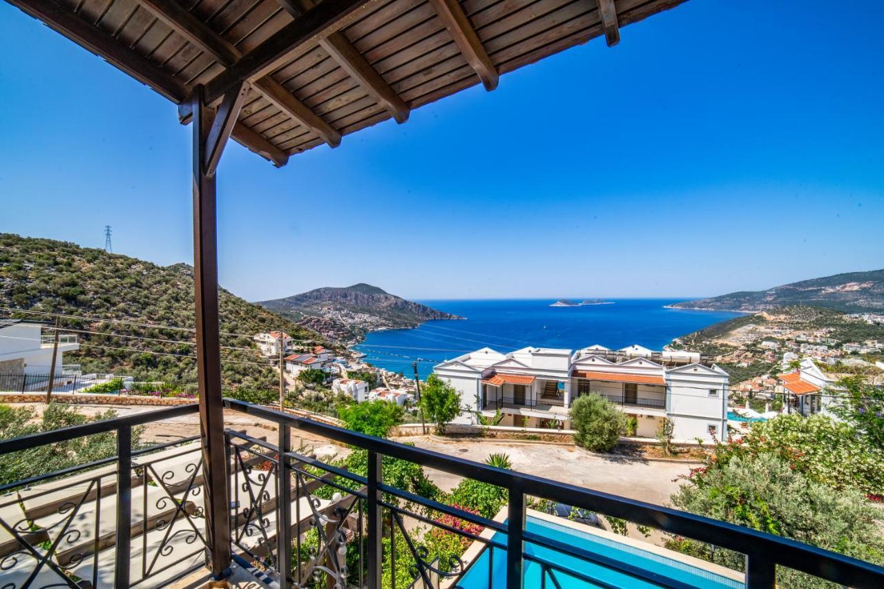Mira Kalkan -close To Center- Kas
