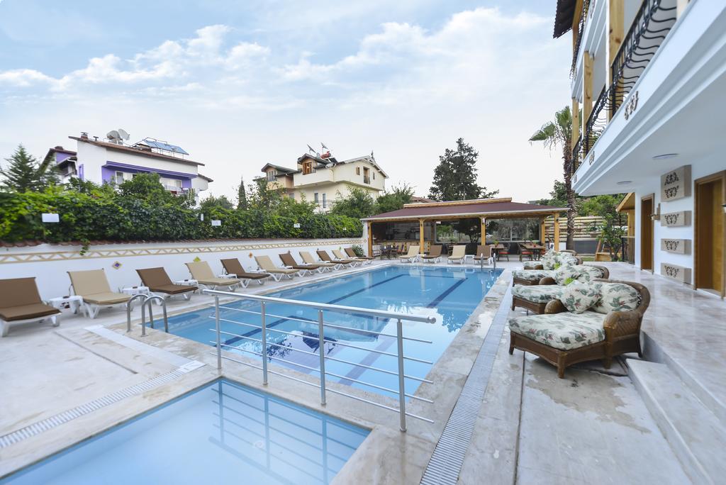 Teki̇rova Hotel 4*