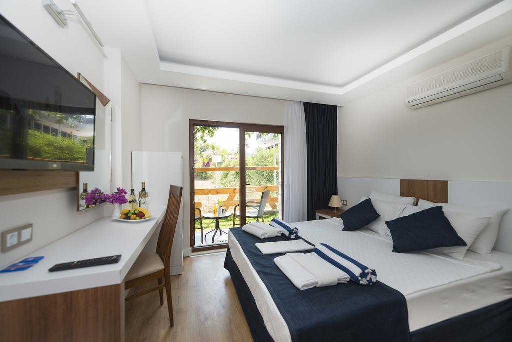 Hotel Teki̇rova