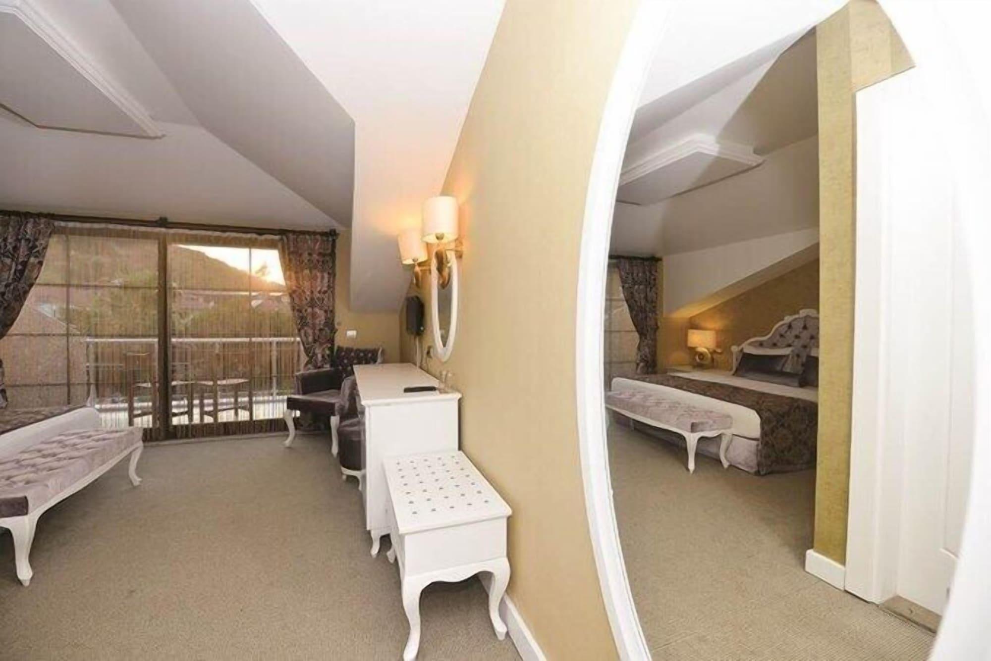 Hotel Deluxe