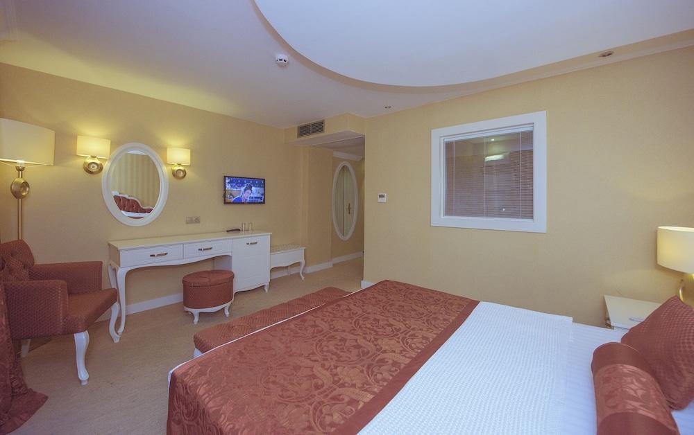 Deluxe Hotel