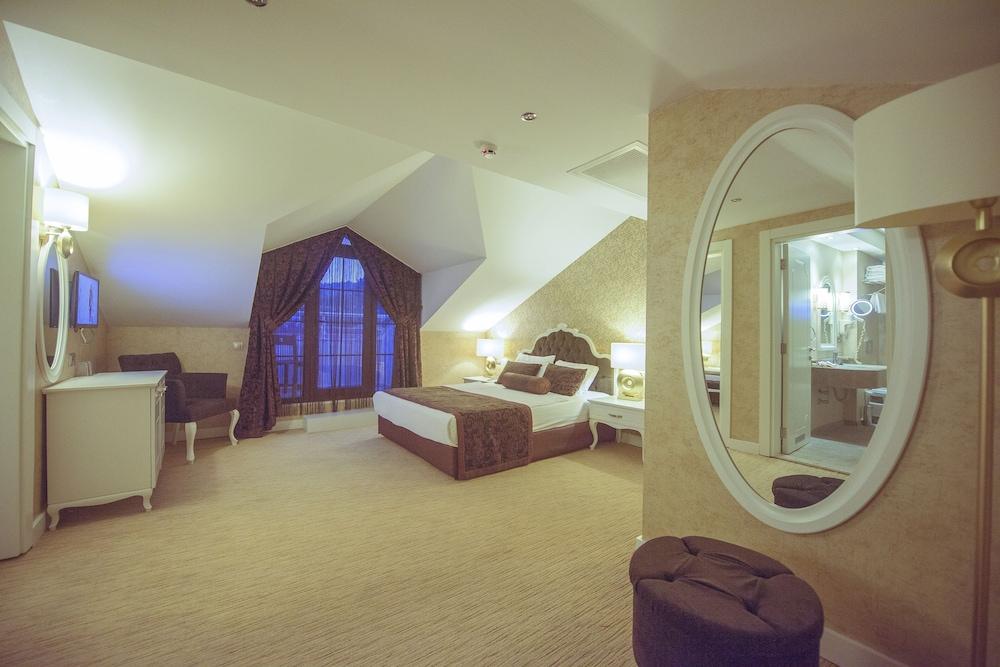 Hotel Deluxe