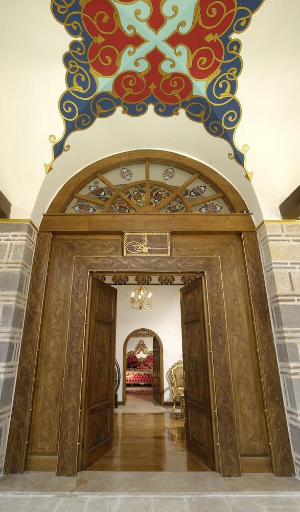 Kanuni Kervansaray Historical Hotel Cesme