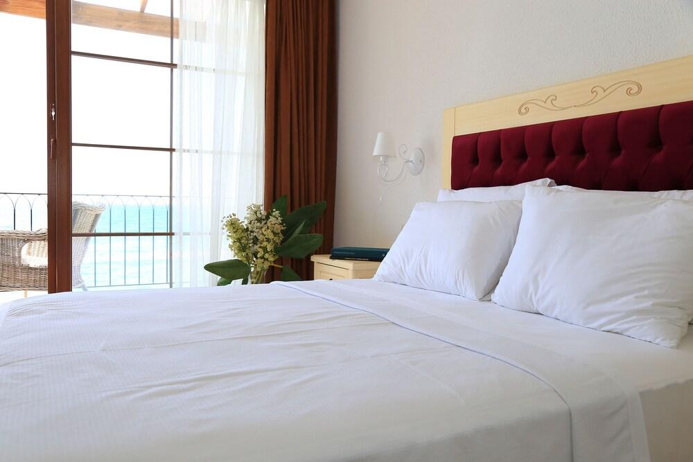 Ceshme Hotel 3*