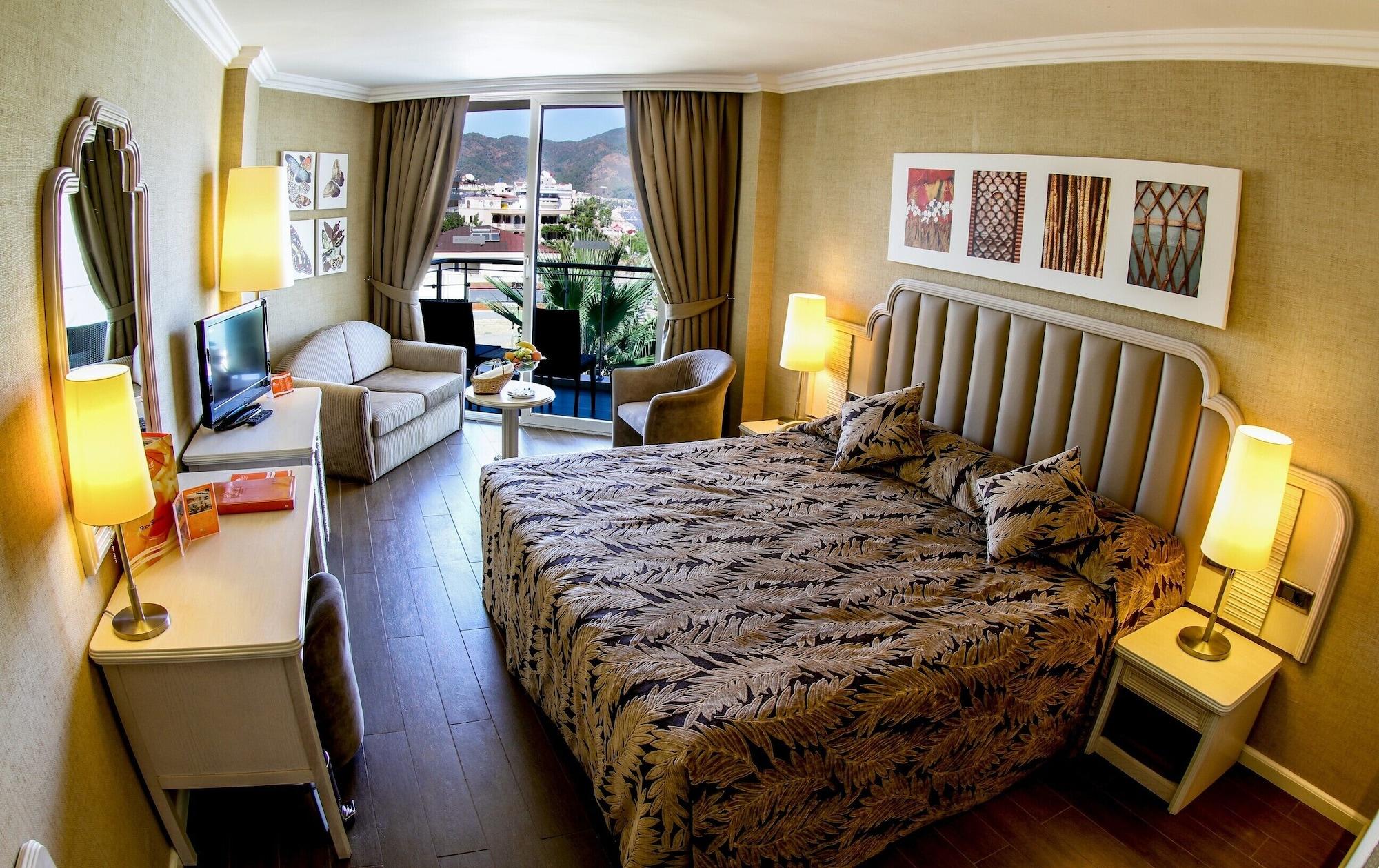 Elegance International Hotel 5*