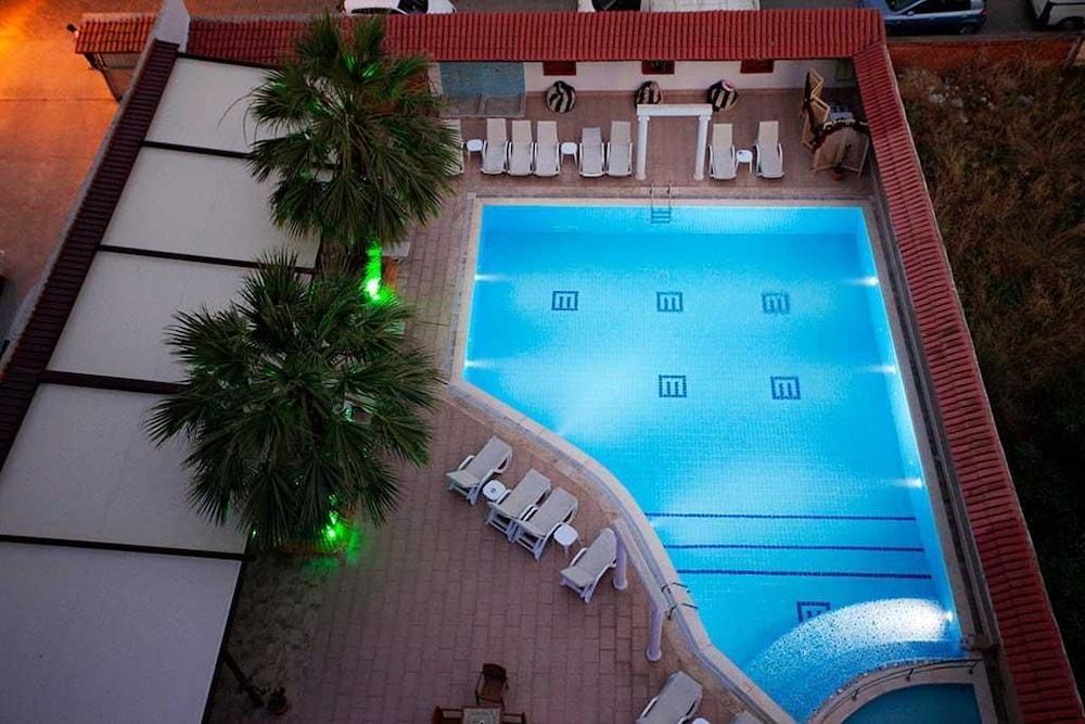 Hotel Duqqan Deluxe 3*