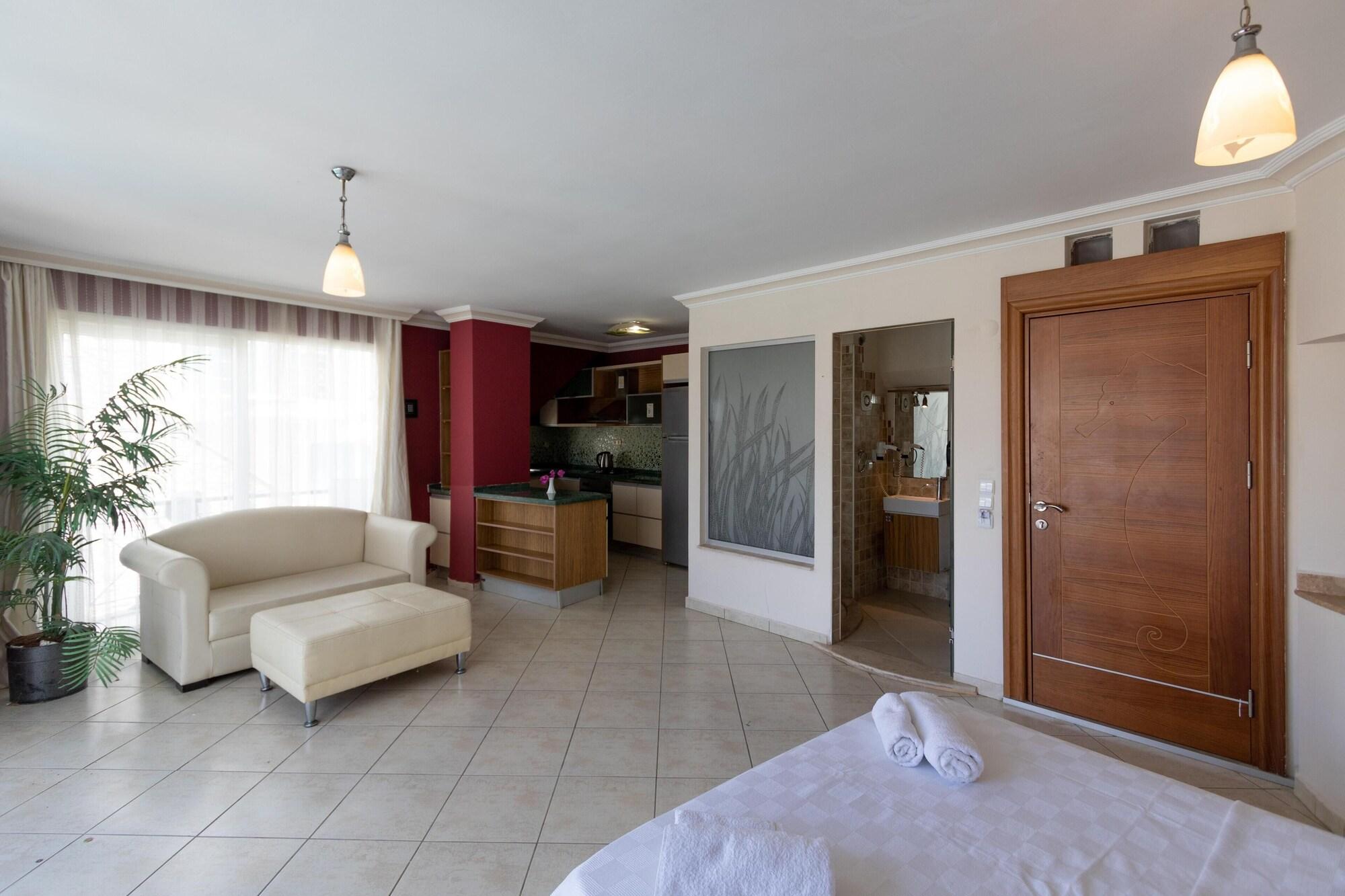 Seahorse Deluxe Hotel 3*