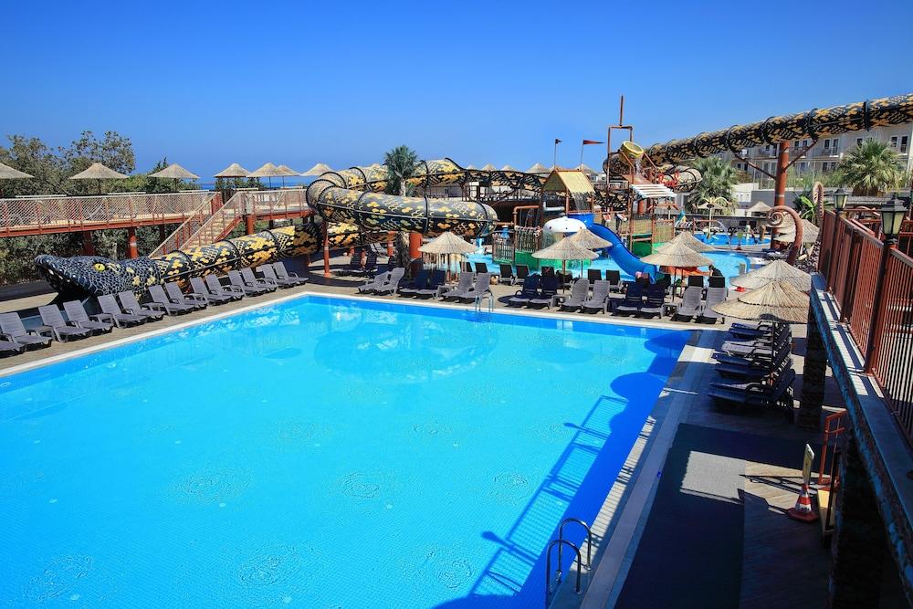Cactus Mirage Family Club