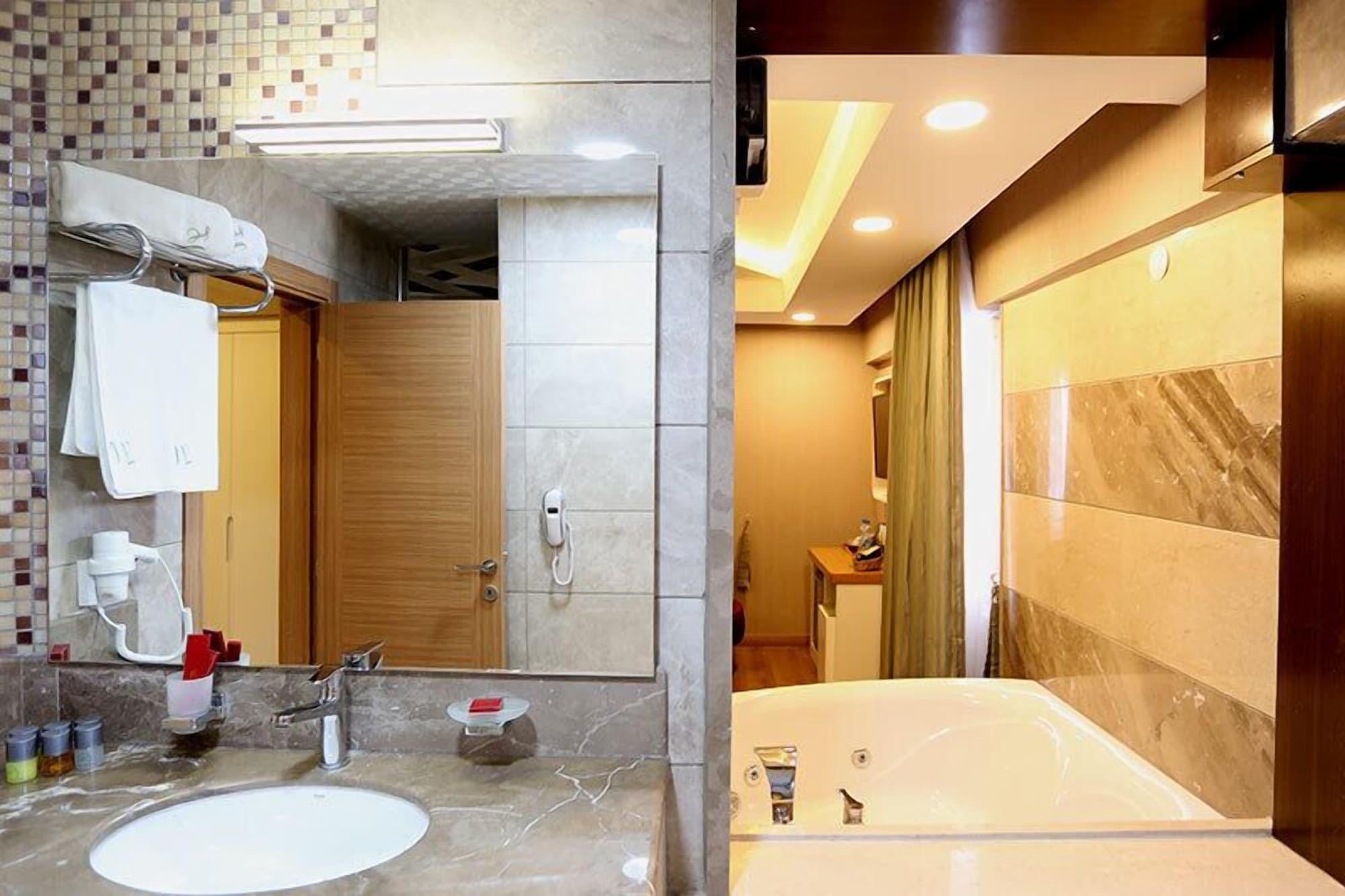 Hotel Life Corner 4*