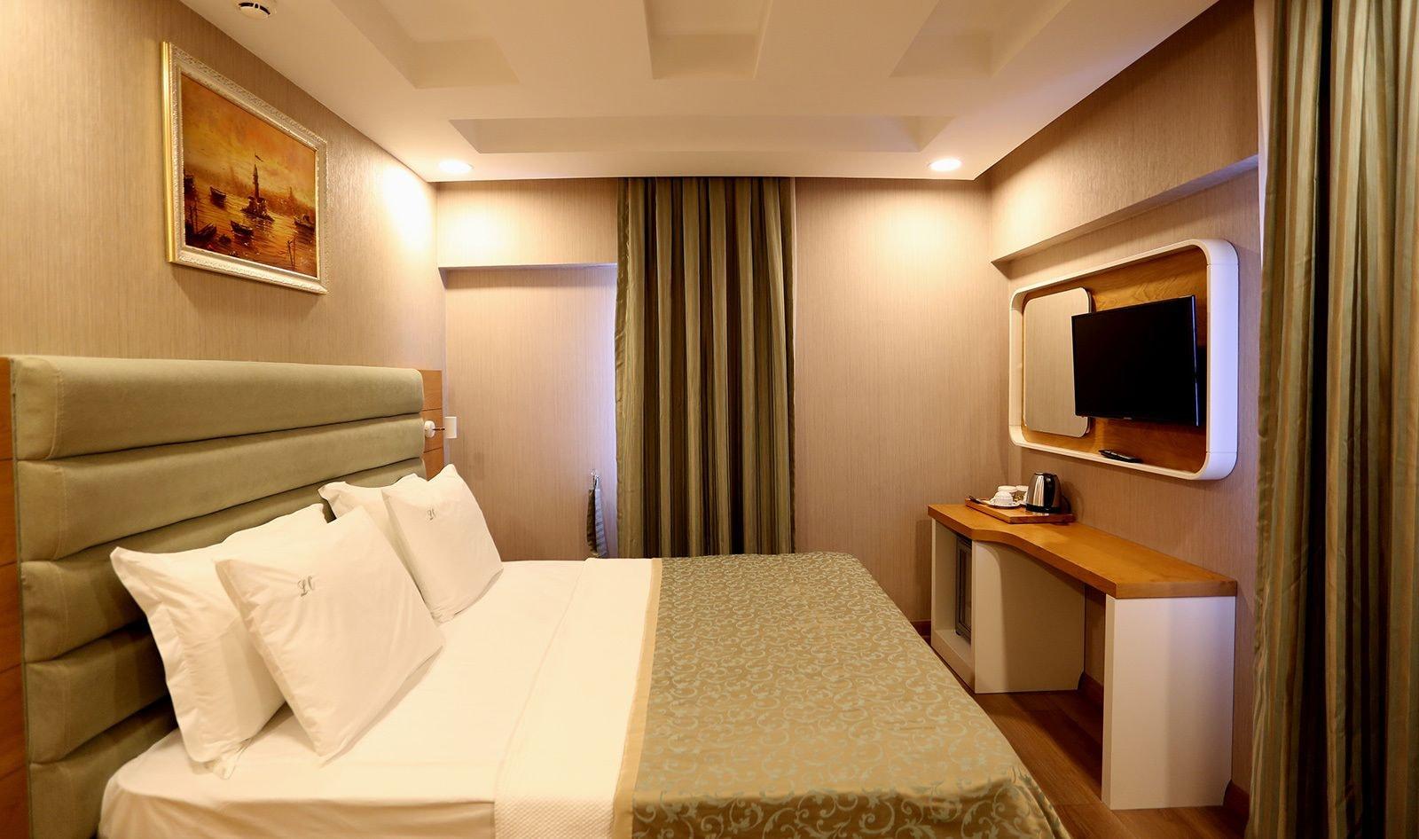 Hotel Life Corner 4*