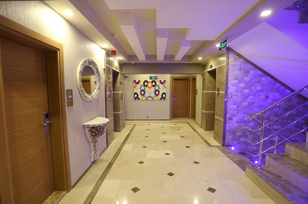 Life Corner Hotel 4*