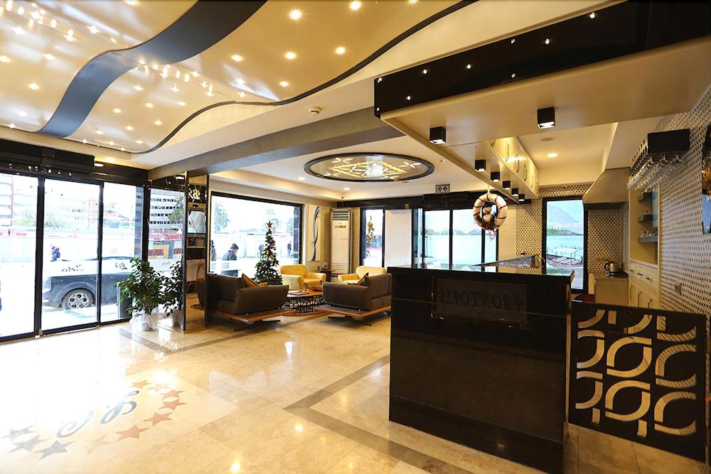 Life Corner Hotel 4*