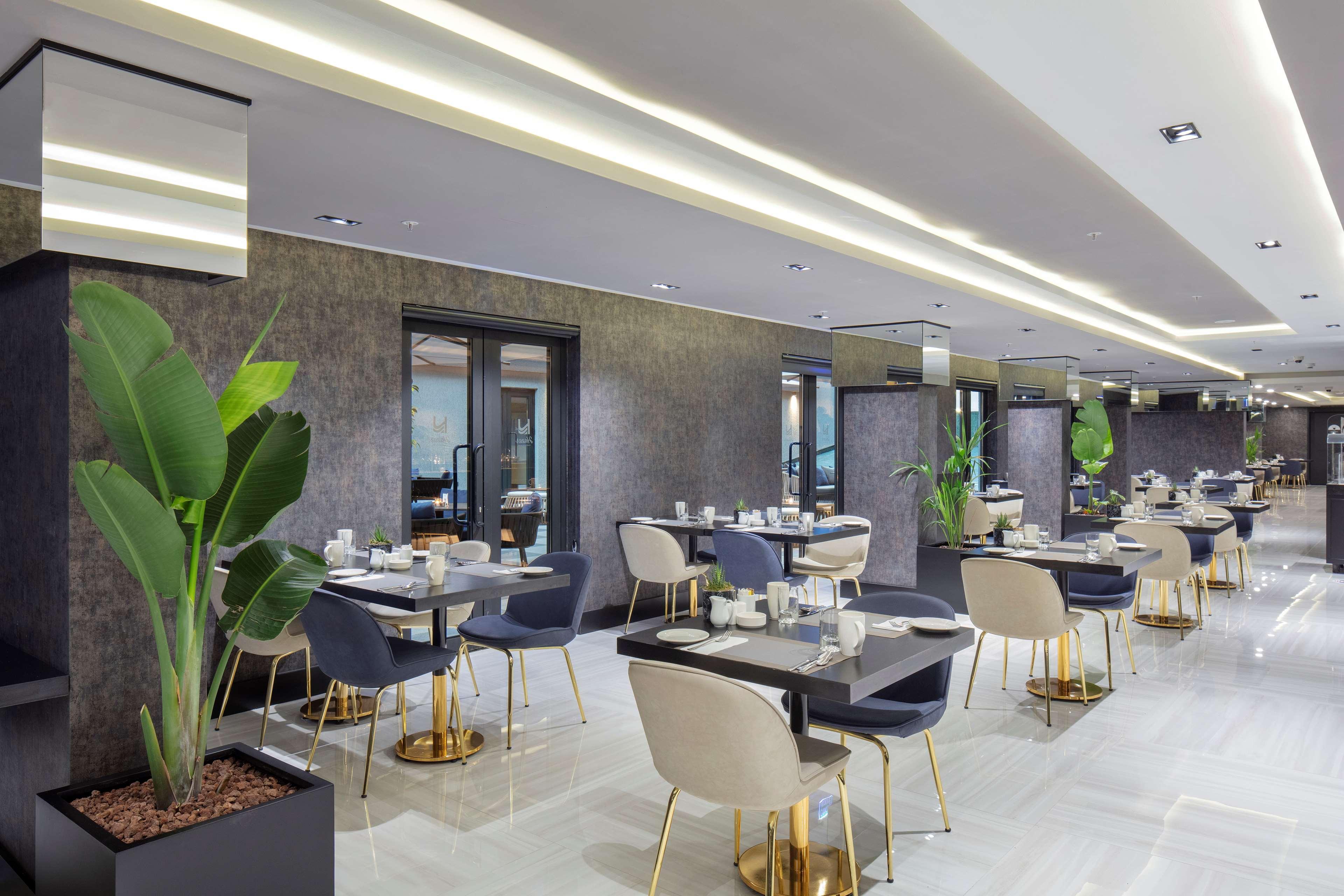 Radisson Aliaga