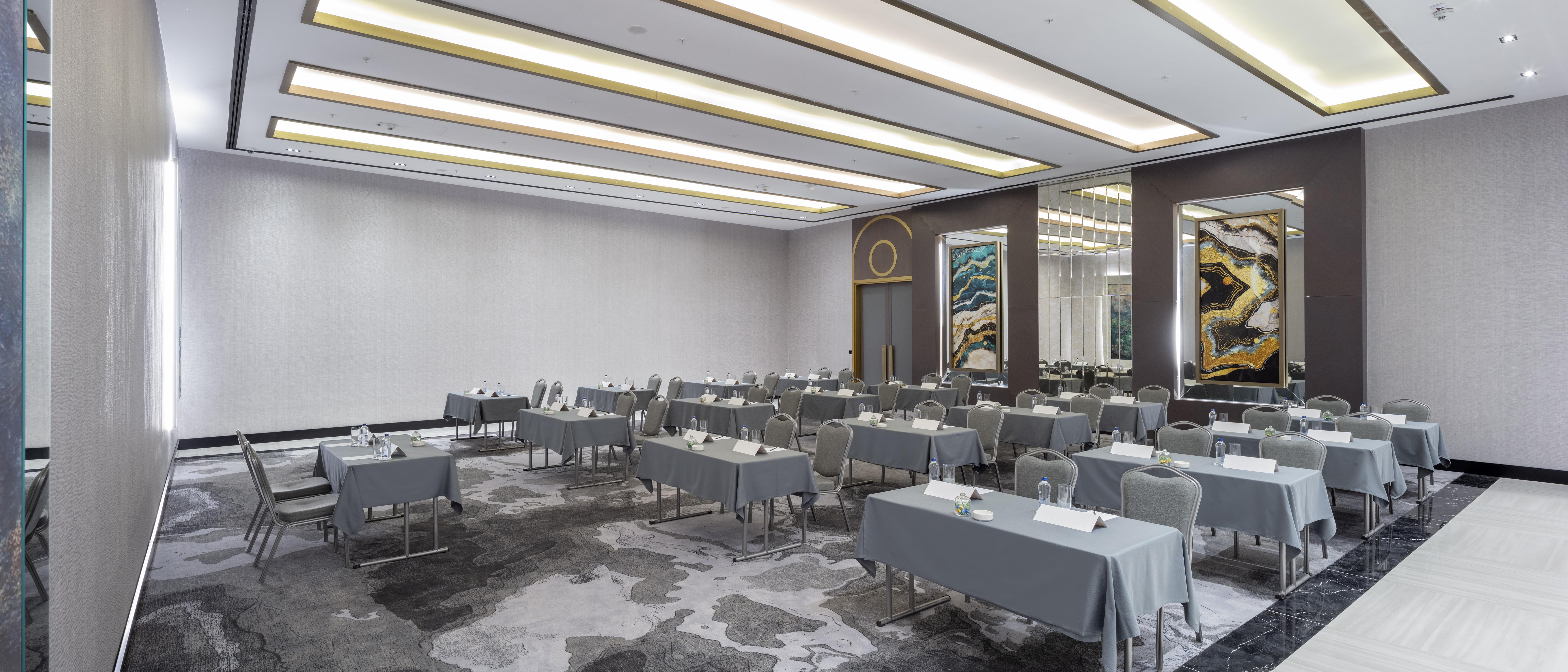 Radisson Aliaga