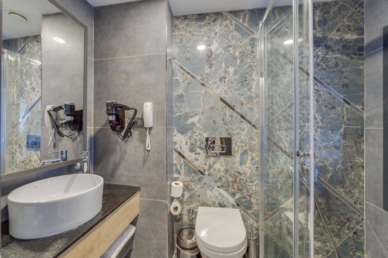 Signature Blue 5*