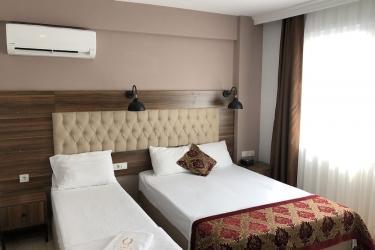 Hotel The Reina 3*