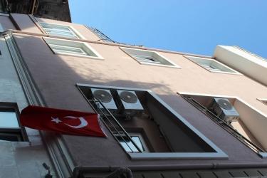 The Reina Hotel 3*
