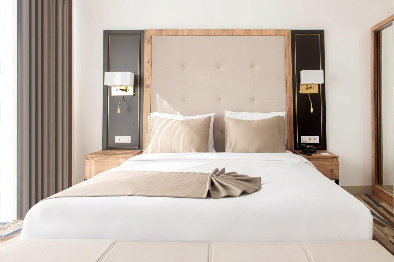 Shelter & Hotel *