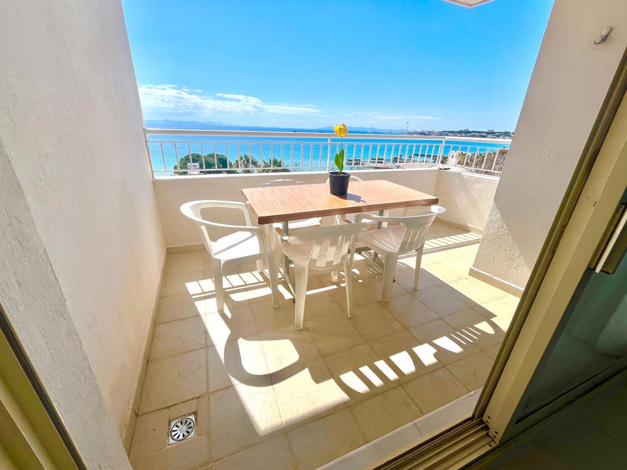 50 Meters To Beach, Sea View Aparthotel