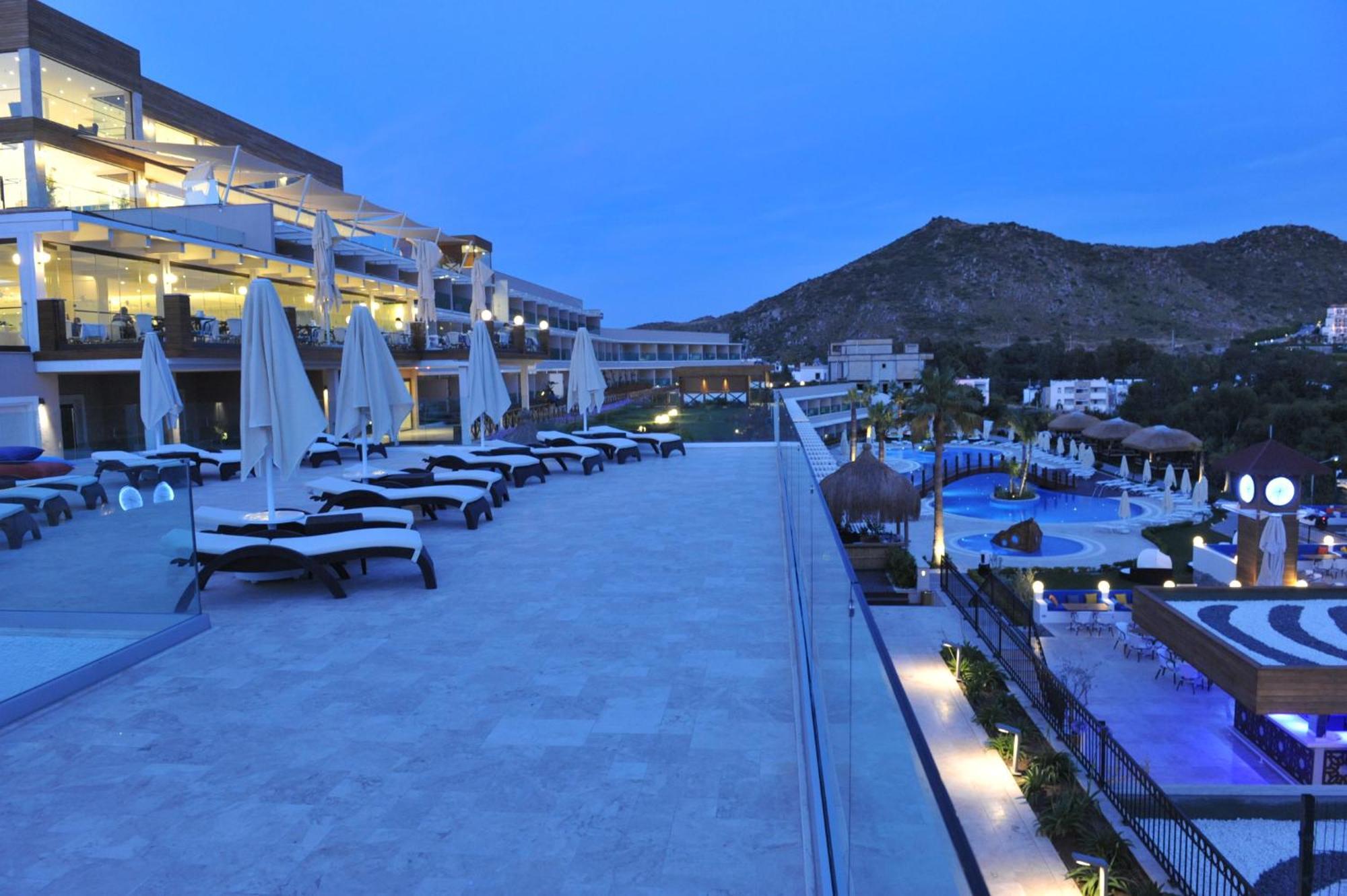Bellazure Resort
