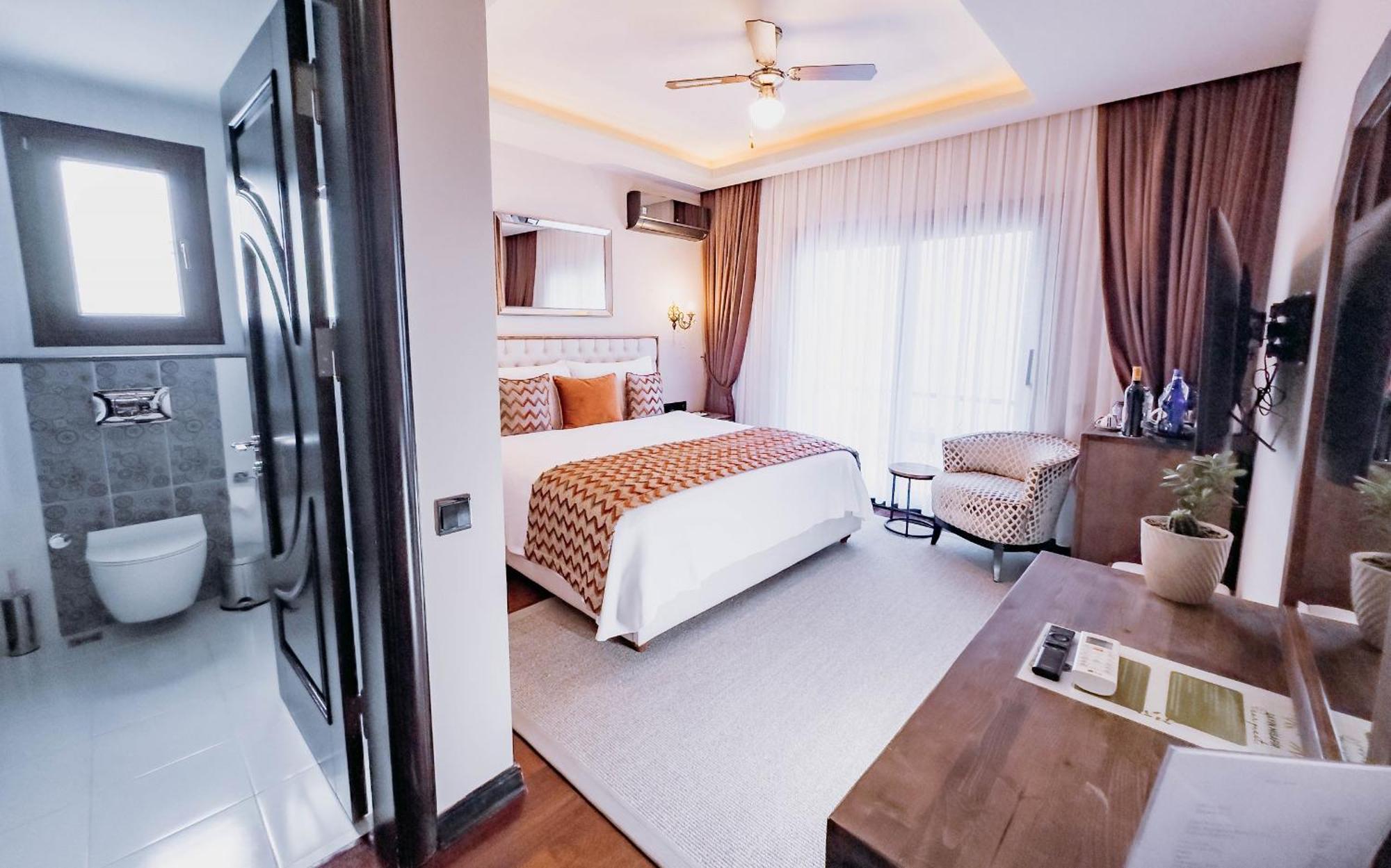 Hotel Doors Urla & *
