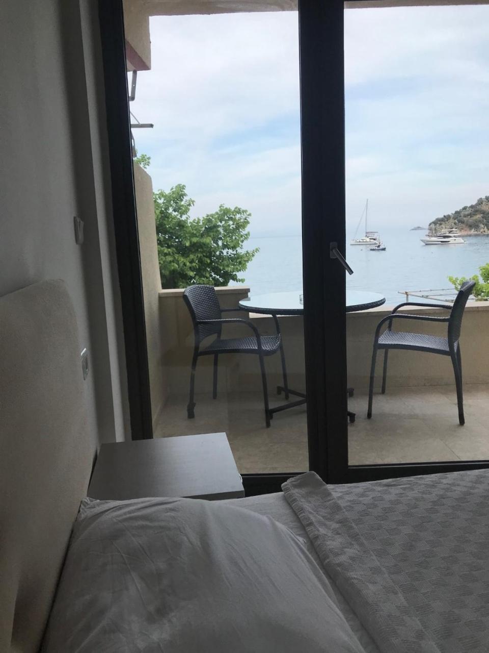 Can Apartments