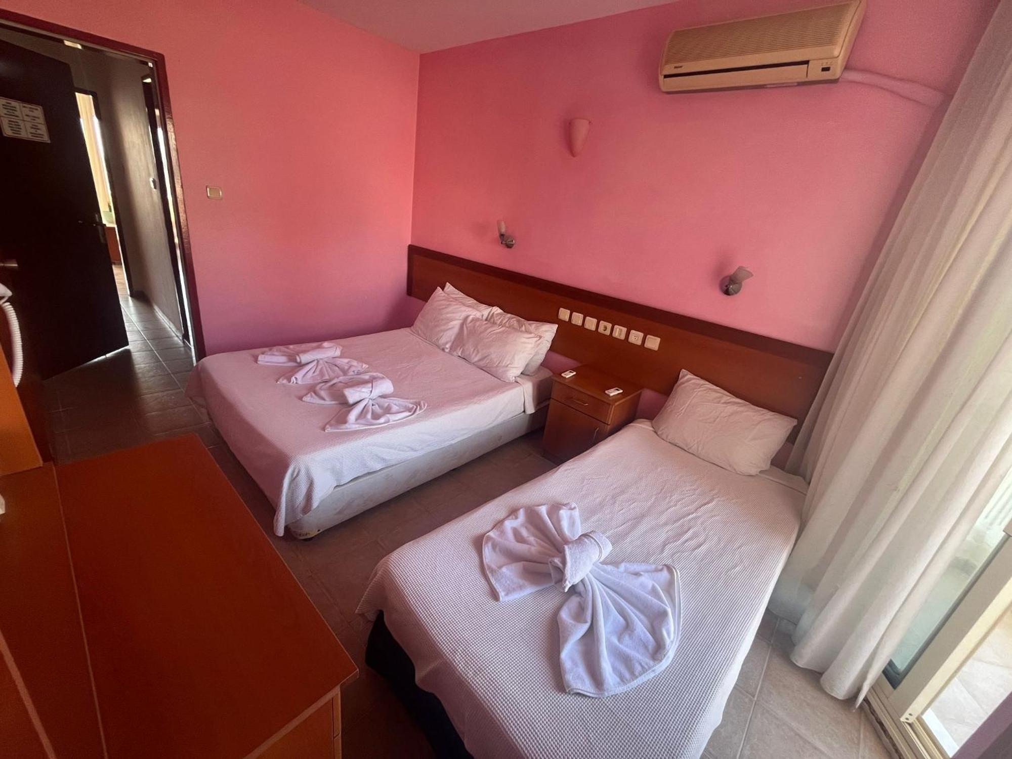 50 Meters To Beach, Sea View Aparthotel