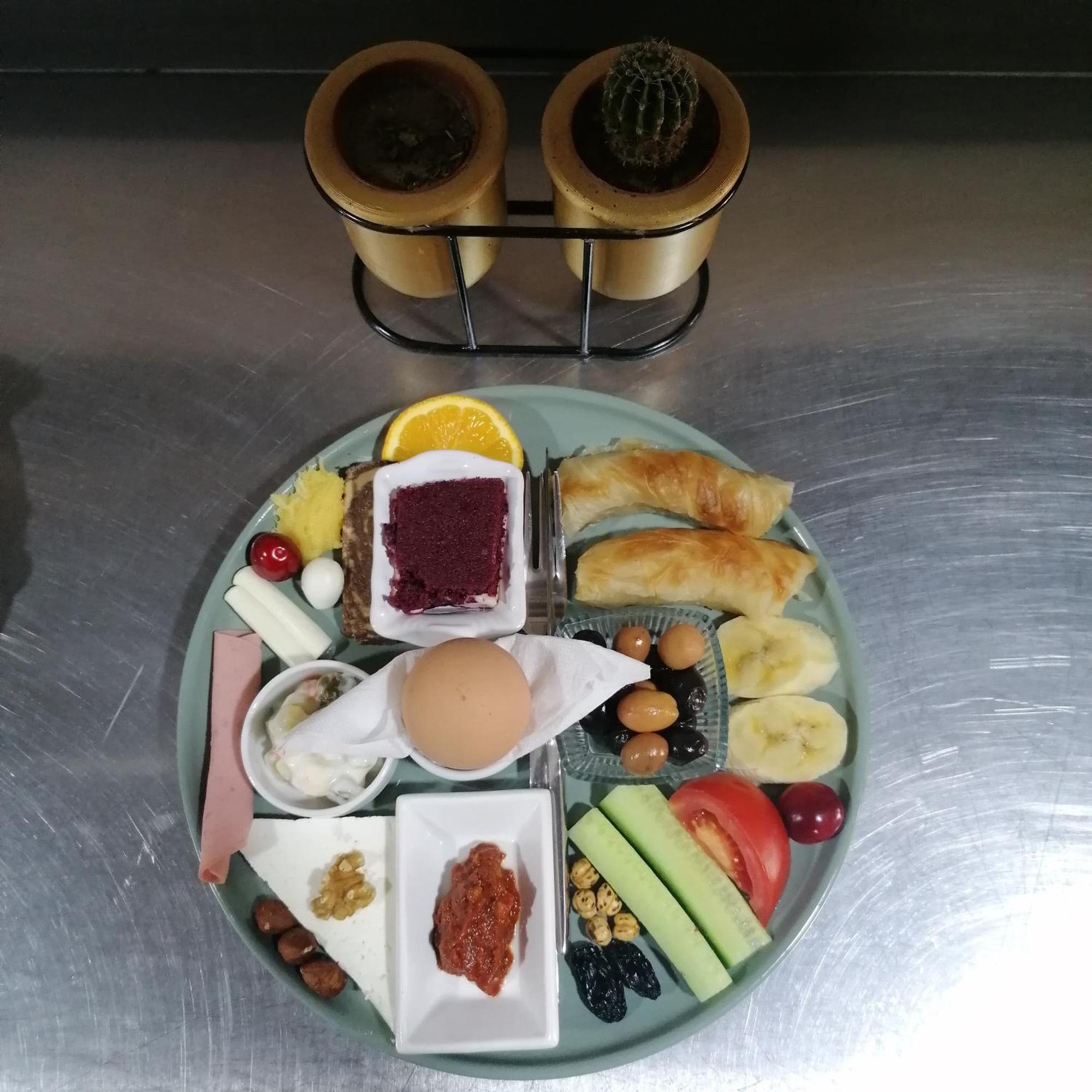 Hikmethan Hotel