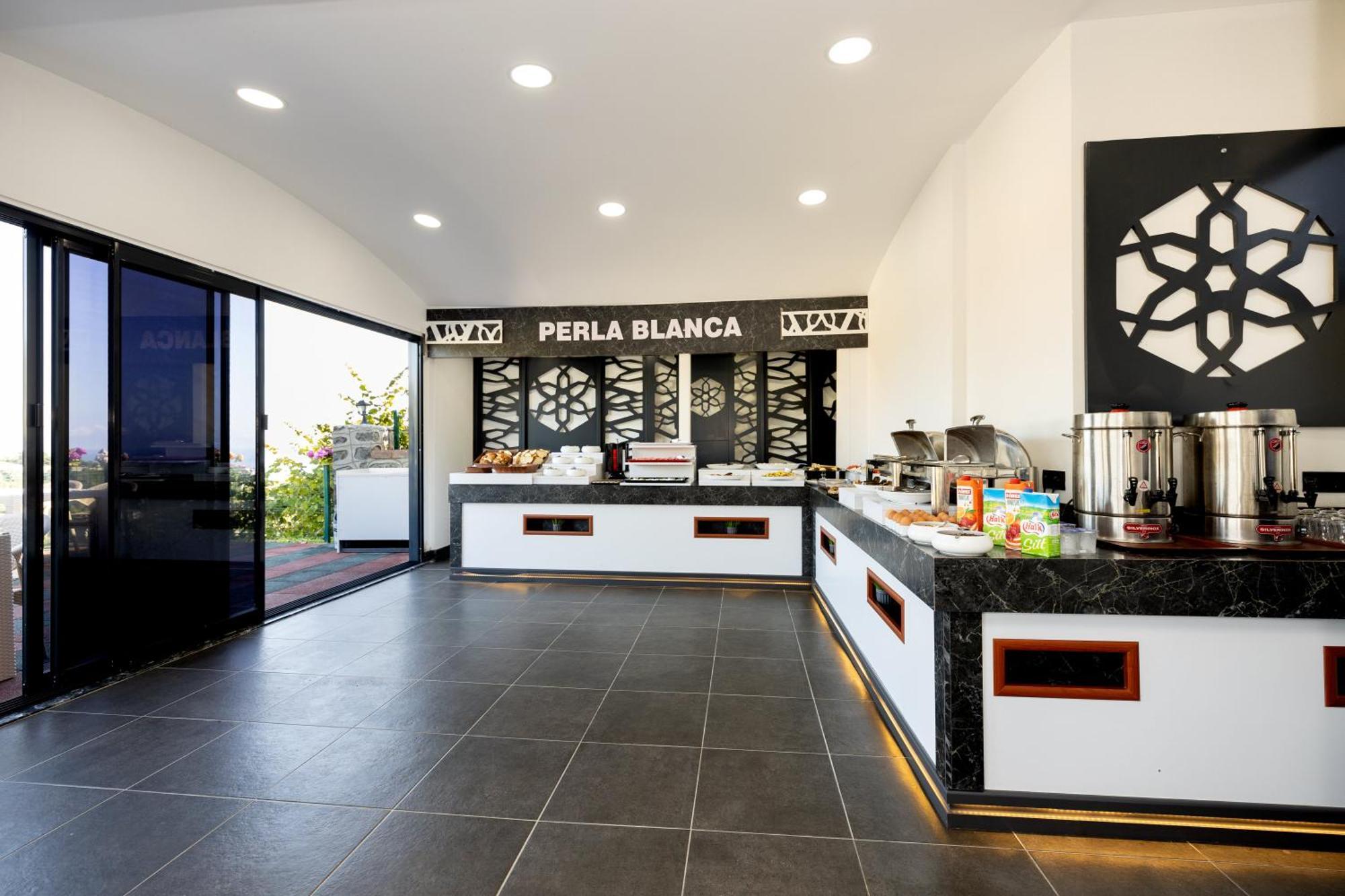 Perla Blanca Aparthotel 4*