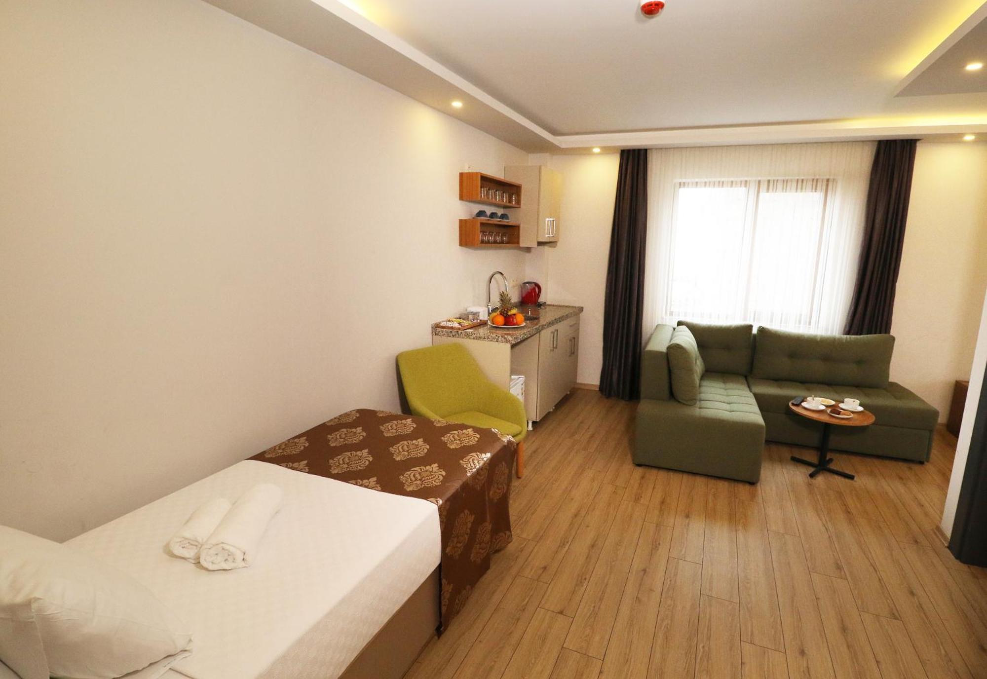 Hotel Almircan *