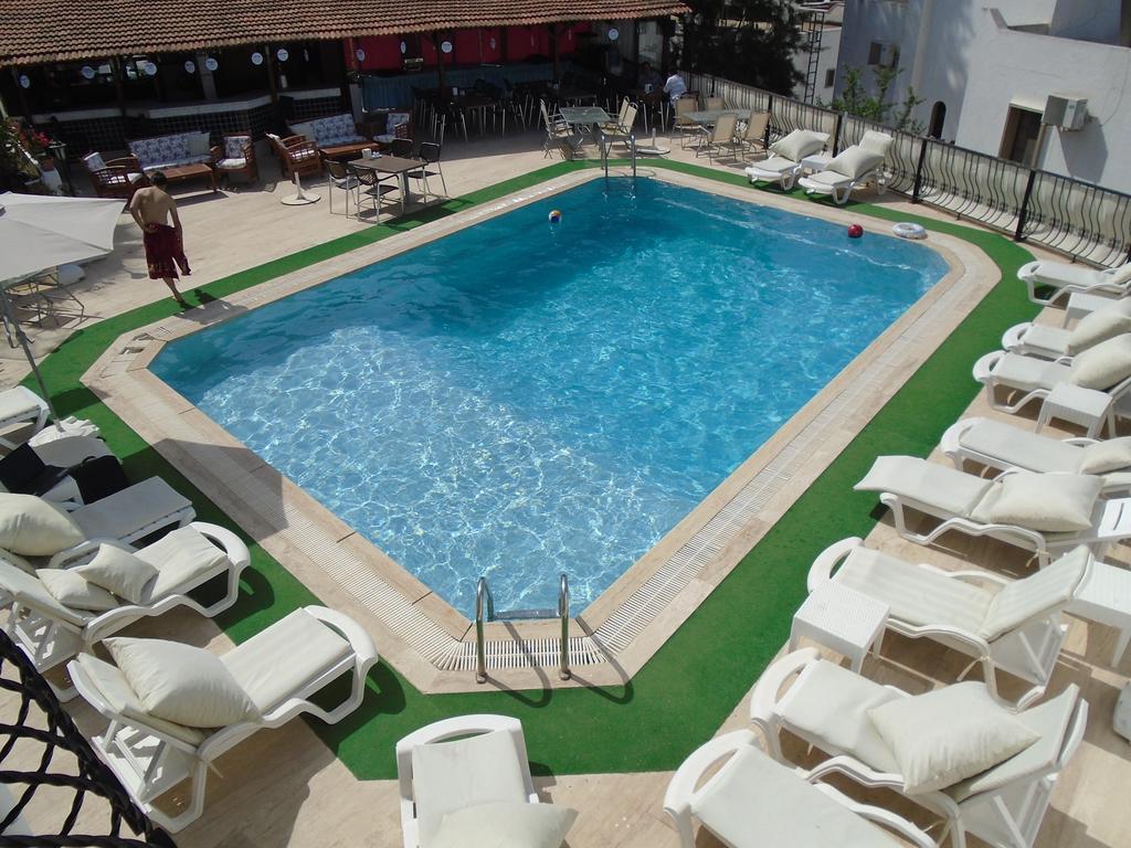 Gloriatibi Jarra Hotel 2*