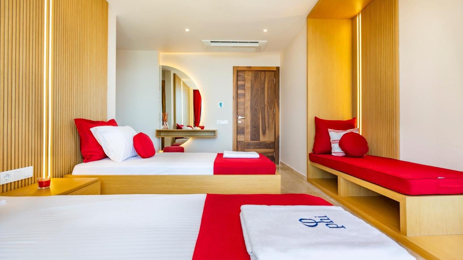 Phi With Heated Indoor Pool Villa *