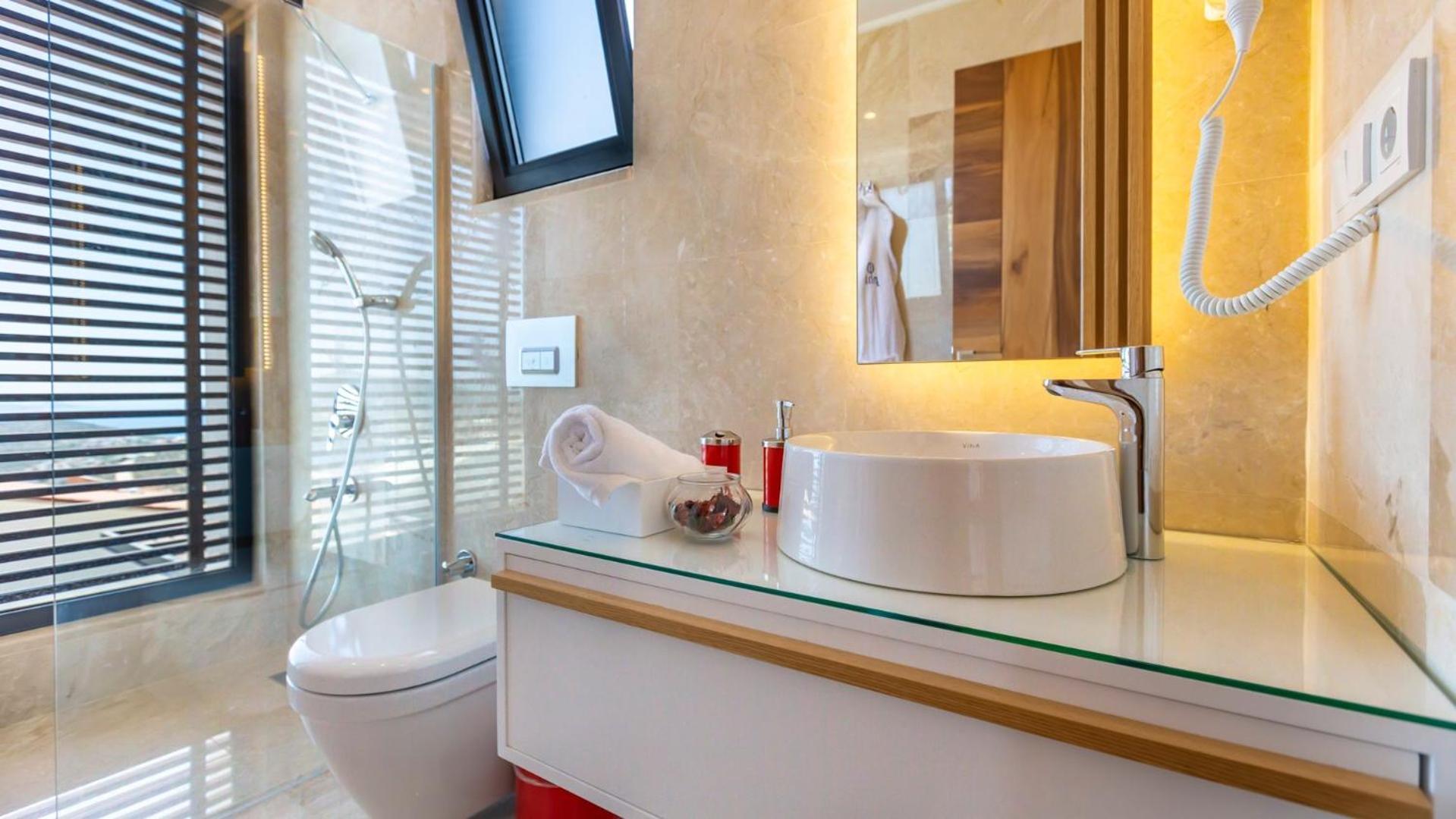 Villa Phi With Heated Indoor Pool