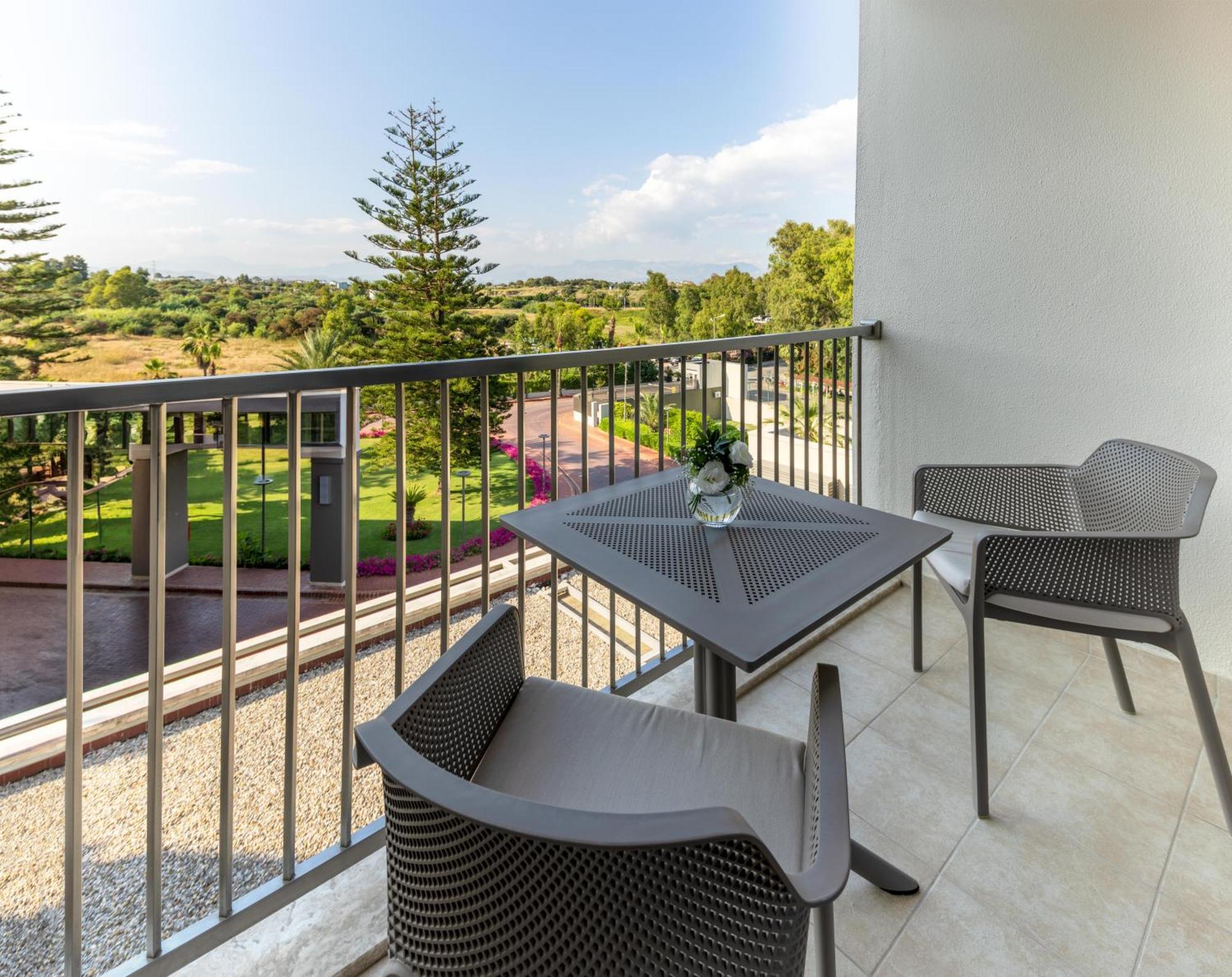 Arum Barut Collection 5* Side