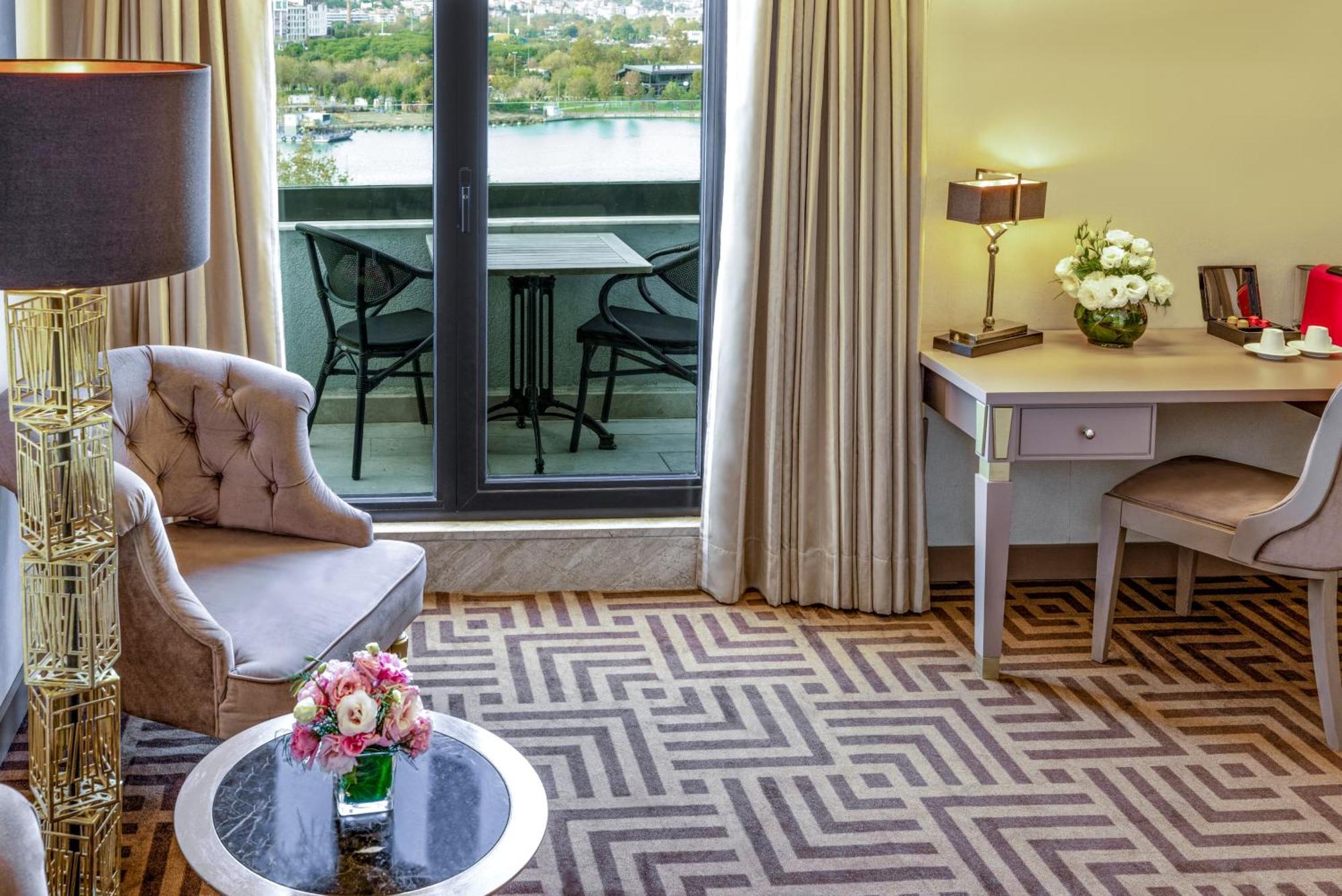 Hotel Ramada By Wyndham Istanbul Golden Horn