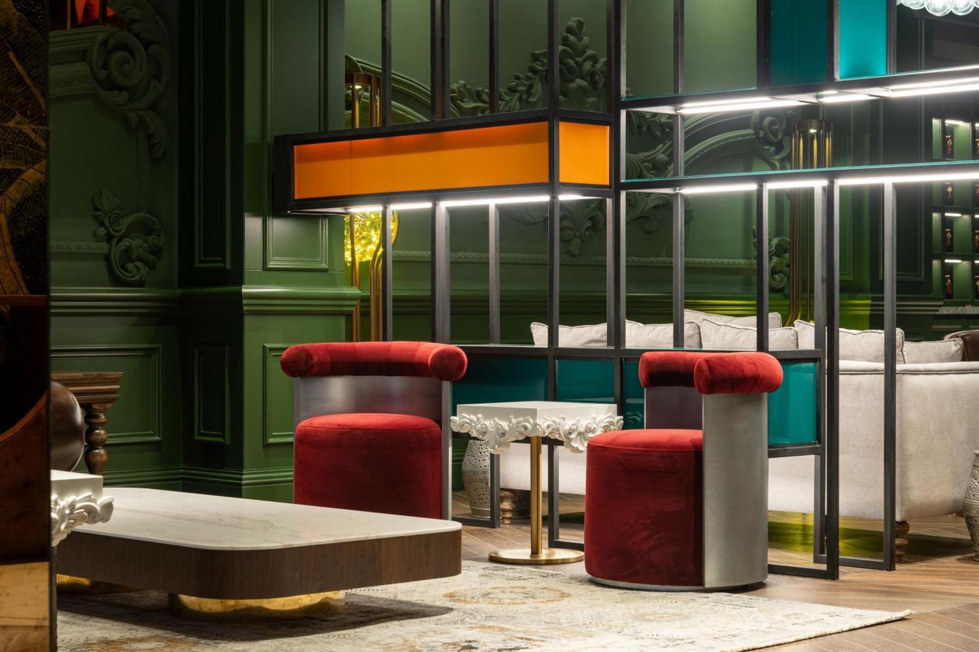 Orient Occident Istanbul, Autograph Collection