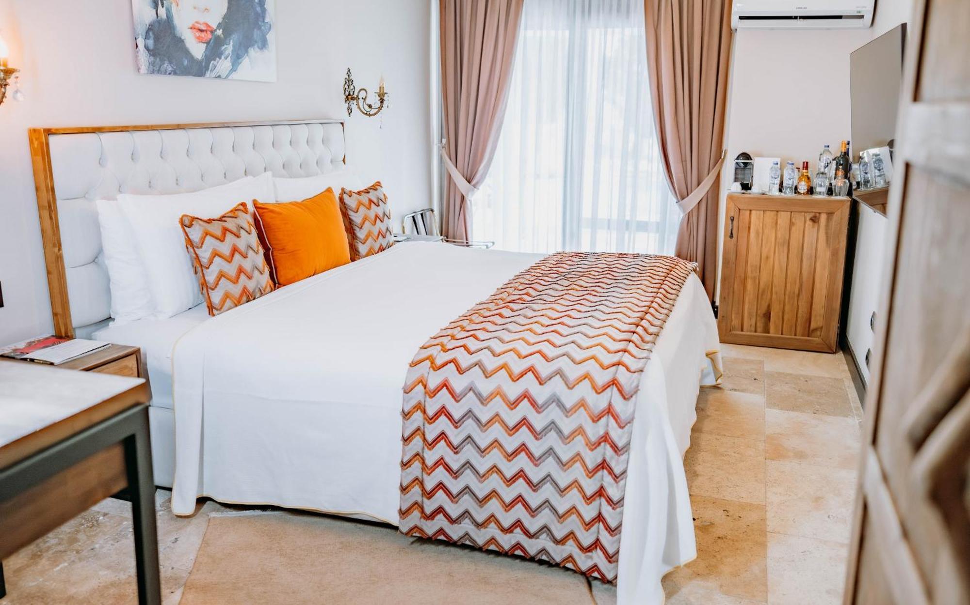 Doors Urla & Hotel