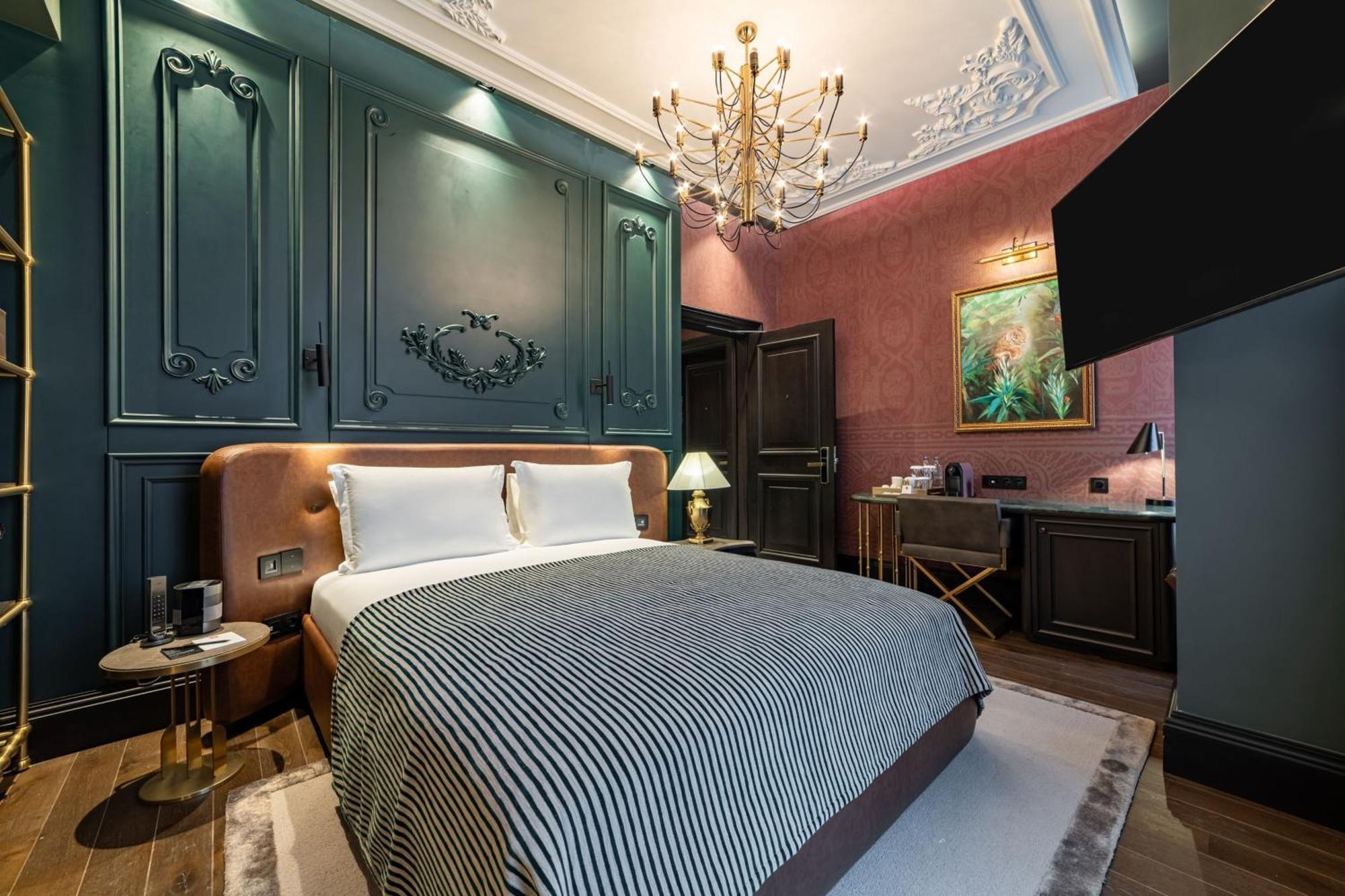 Orient Occident Istanbul, Autograph Collection