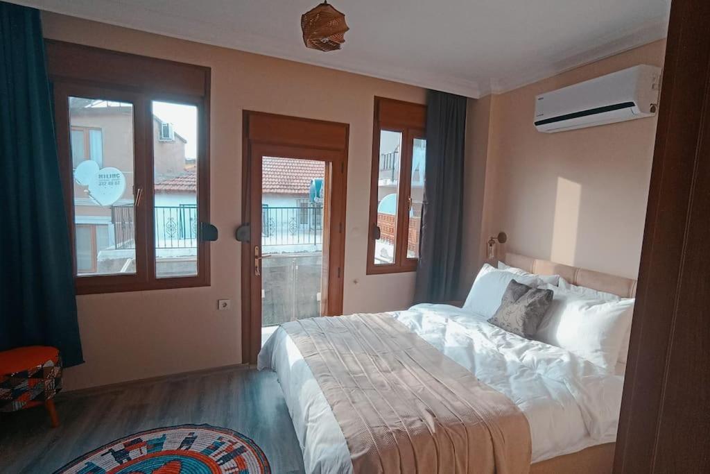 Deniz Manzarali Muestakil Ev Aybalik Apartment *